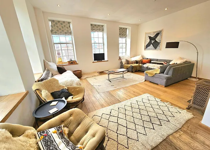 Stunning Bohemian 3 Bedroom Queen Square شقة *