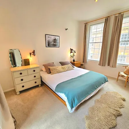 Stunning Bohemian 3 Bedroom Queen Square شقة