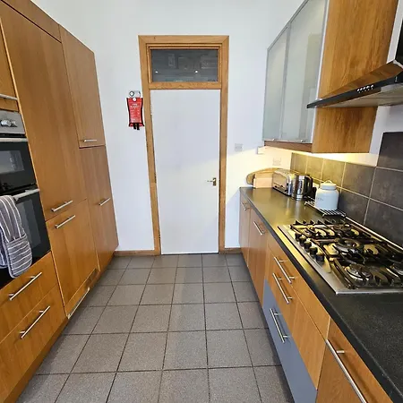 Stunning Bohemian 3 Bedroom Queen Square شقة *
